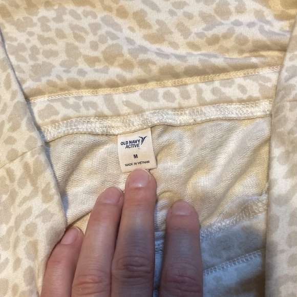 Old Navy leopard print comfy cargo pockets pants. - Picture 4 of 6